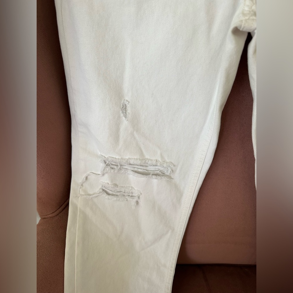 NWT Free People chalk white size 24 Women’s jeans. These jeans are distressed. - Picture 3 of 10